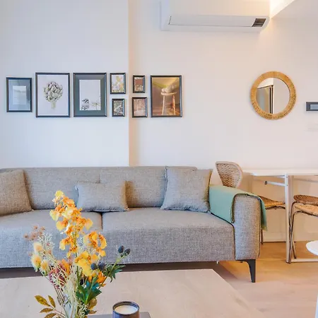 Flat With Backyard 5 Min To Marina Apartment *