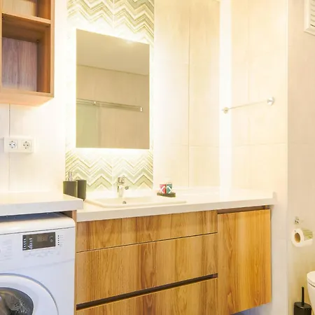 Flat With Backyard 5 Min To Marina Apartment