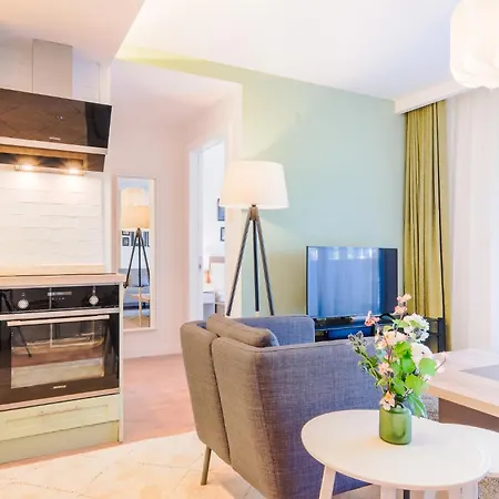 Flat With Backyard 5 Min To Marina Cesme