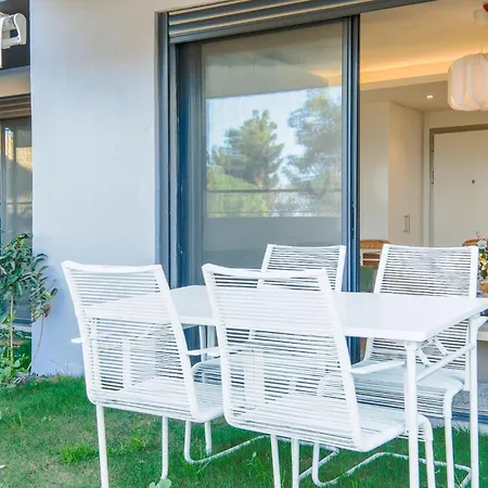 Apartment Flat With Backyard 5 Min To Marina *